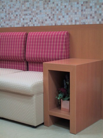 椅子の張り地にもこだわって