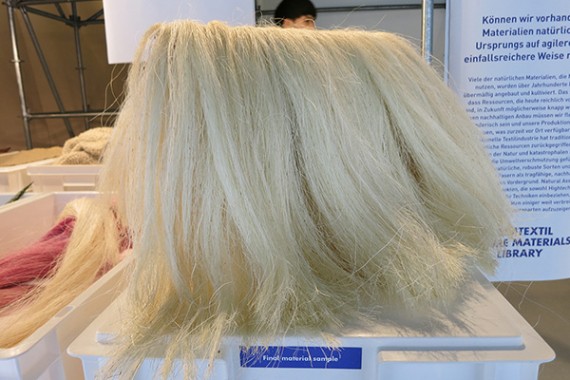 その繊維を束ね整えると….