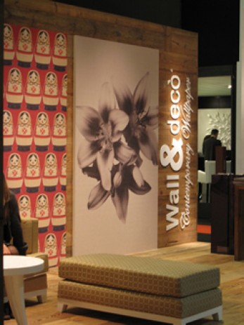 マトリョーシカ柄の壁紙