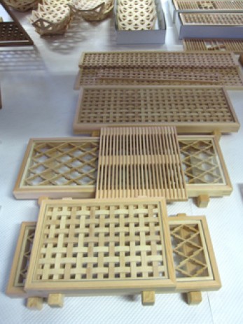 パンや果物を載せることもできる美しいトレー