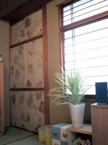 手漉き和紙で押し入れをイメージチェンジ