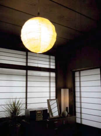 和紙からこぼれる明かりの演出