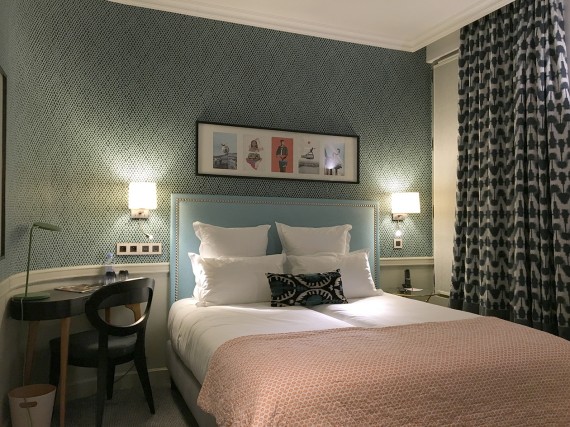 アイスブルーにイカット柄でエスニックテイストをプラス Hotel ADÈLE & JULES／Paris