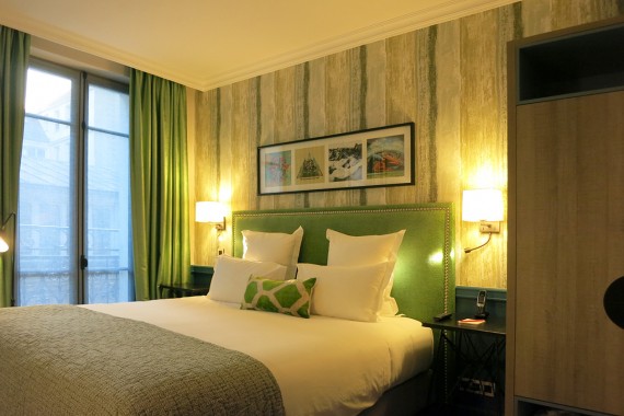 グリーンの同系色でまとめた客室 Hotel ADÈLE & JULES／Paris