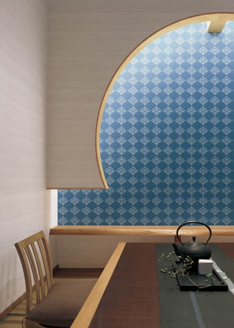 爽やかな青が印象的な　石畳に青海波　「kioi」LW-2483／リリカラ