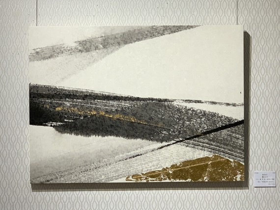 「墨 no.5」　　パネル、墨、箔、越前鳥の子襖紙　530×730mm　　Copyright © 2022 c//space Eriko Hosoi. All Rights Reserved.　
